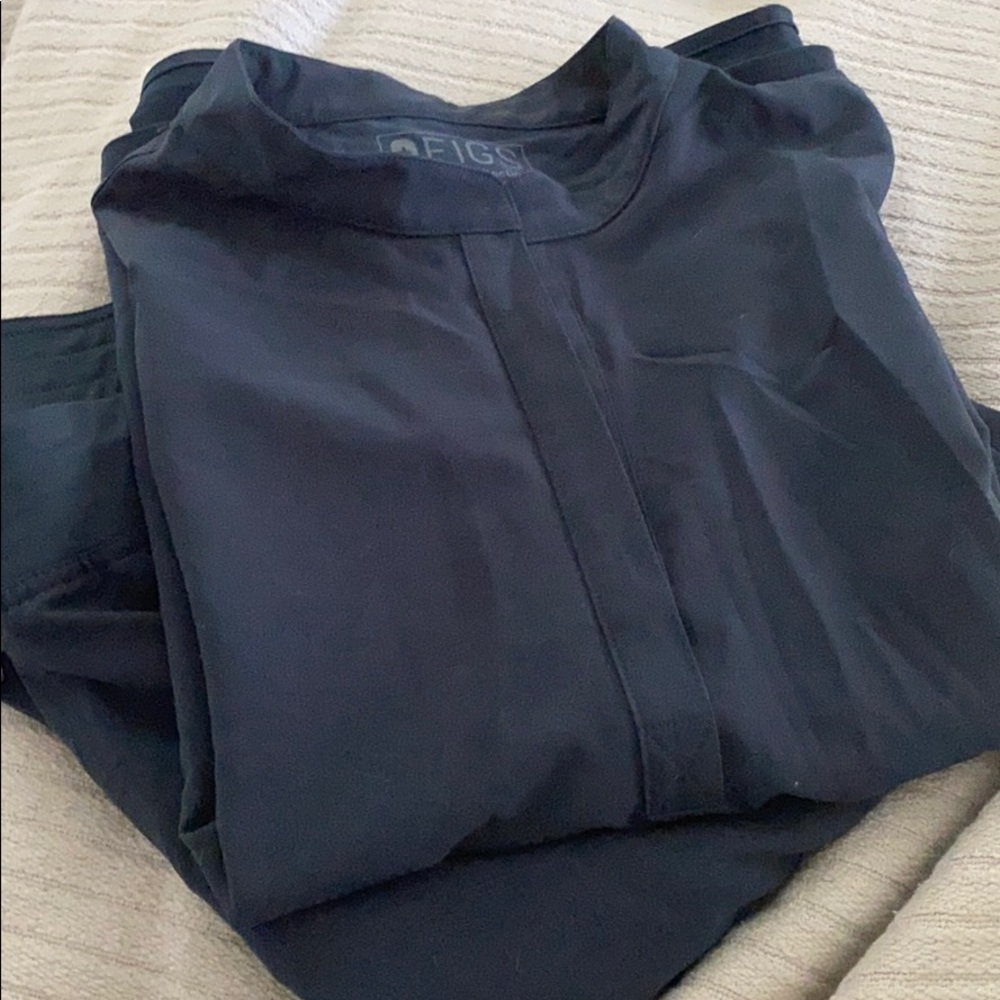 Figs Set in Dark Harbor 2X top and pants scrubs
